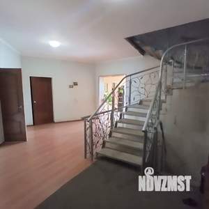 Дом 400м², 4-этажный, участок 11 сот.