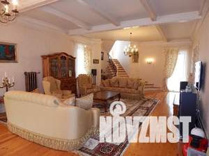 Дом 564м², 3-этажный, участок 5 сот.