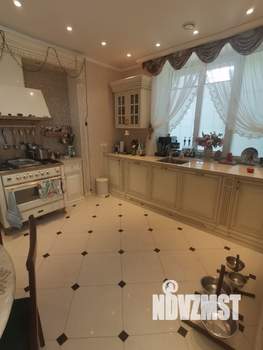 Таунхаус 300м², 3-этажный, участок 2 сот.