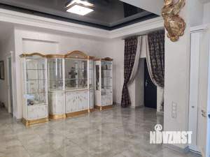 Коттедж 600м&sup2;, 2-этажный, на длительный срок, 