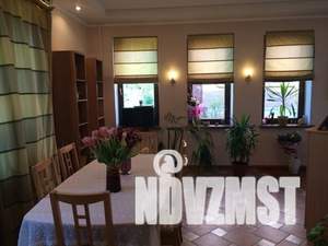 Коттедж 390м&sup2;, 2-этажный, на длительный срок, 