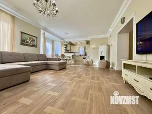 Коттедж 200м², 2-этажный, на длительный срок, 