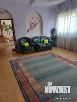 Коттедж 300м&sup2;, 3-этажный, на длительный срок, 