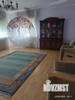 Коттедж 300м&sup2;, 3-этажный, на длительный срок, 