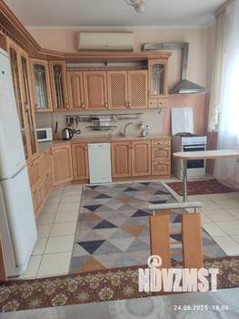 Коттедж 300м², 3-этажный, на длительный срок, 