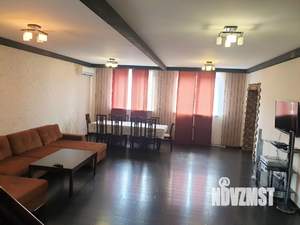 Дом 289м&sup2;, 3-этажный, посуточно, 