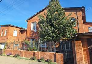 Дом 299м&sup2;, 2-этажный, участок 6 сот.  