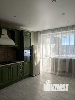 Дом 192м&sup2;, 3-этажный, участок 6 сот.  