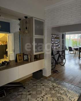 Дом 220м&sup2;, 2-этажный, участок 3 сот.  