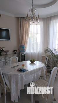 Коттедж 190м², 2-этажный, участок 6 сот.  