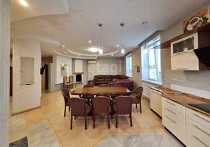 Дом 420м&sup2;, 3-этажный, участок 7 сот.  