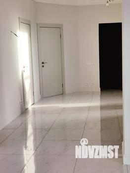 Коттедж 404м&sup2;, 2-этажный, участок 9 сот.  