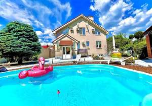 Дом 420м&sup2;, 3-этажный, участок 7 сот.  