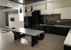 Дом 354м&sup2;, 3-этажный, участок 7 сот.  