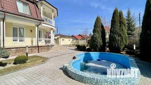 Коттедж 354м&sup2;, 3-этажный, участок 9 сот.  