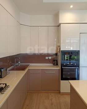 Дом 186м&sup2;, 2-этажный, участок 3 сот.  