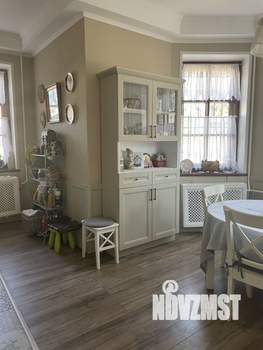 Коттедж 421м², 2-этажный, участок 10 сот.  
