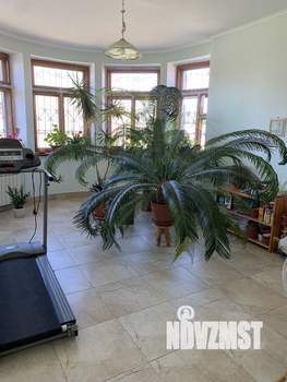 Коттедж 370м², 3-этажный, участок 9 сот.  