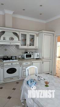 Коттедж 190м², 2-этажный, участок 6 сот.  
