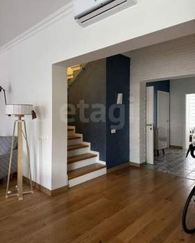 Дом 220м², 2-этажный, участок 3 сот.  