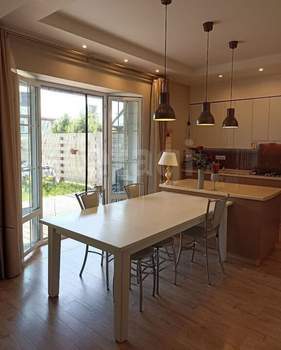 Дом 186м&sup2;, 2-этажный, участок 3 сот.  