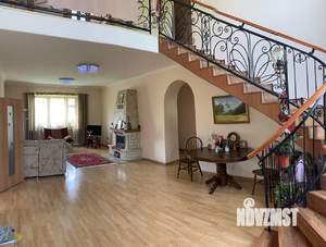 Коттедж 370м², 3-этажный, участок 9 сот.  