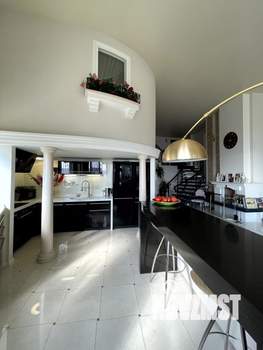 Дом 300м&sup2;, 4-этажный, участок 3 сот.  