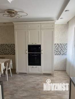 Коттедж 200м&sup2;, 2-этажный, участок 6 сот.  