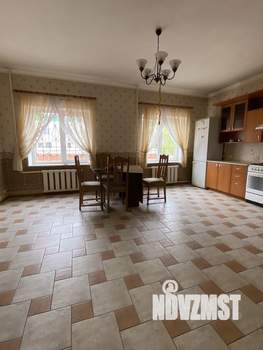 Дом 502м&sup2;, 2-этажный, участок 15 сот.  