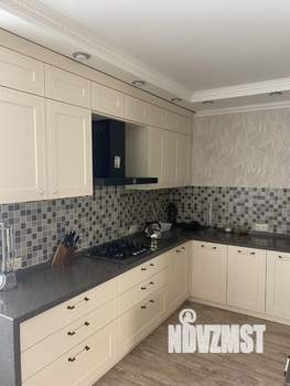 Коттедж 200м&sup2;, 2-этажный, участок 6 сот.  