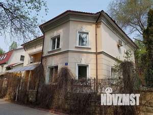 Коттедж 370м², 3-этажный, участок 4 сот.  