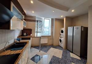 Дом 420м&sup2;, 3-этажный, участок 7 сот.  