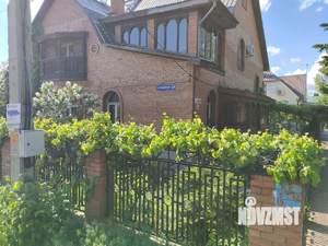 Коттедж 338м², 3-этажный, участок 6 сот.  