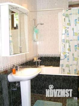 Коттедж 380м&sup2;, 3-этажный, участок 5 сот.  