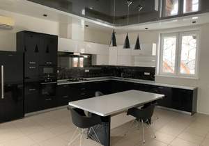 Дом 354м&sup2;, 3-этажный, участок 7 сот.  