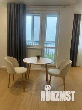 Студия квартира, посуточно, 37м2, 13/18 этаж