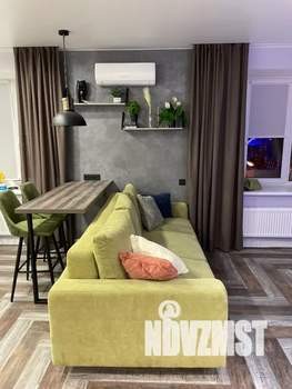 Студия квартира, посуточно, 41м2, 3/10 этаж