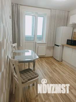 1-к квартира, посуточно, 39м2, 21/26 этаж