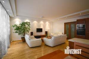 4-к квартира, вторичка, 135м2, 5/13 этаж