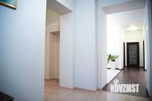 4-к квартира, вторичка, 180м2, 1/3 этаж