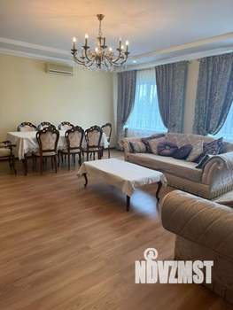 4-к квартира, вторичка, 181м2, 4/4 этаж