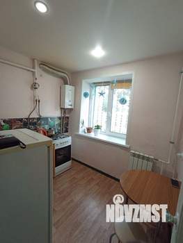 2-к квартира, вторичка, 42м2, 1/4 этаж