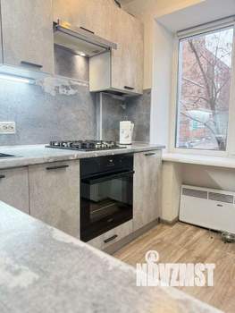 2-к квартира, вторичка, 43м2, 1/4 этаж