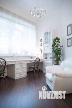 4-к квартира, вторичка, 180м2, 1/3 этаж