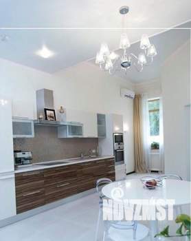 4-к квартира, вторичка, 180м2, 1/3 этаж