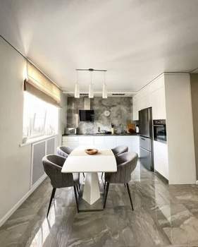 4-к квартира, вторичка, 115м2, 1/4 этаж