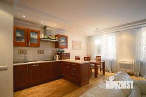 4-к квартира, вторичка, 135м2, 5/13 этаж