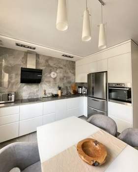 4-к квартира, вторичка, 115м2, 1/4 этаж